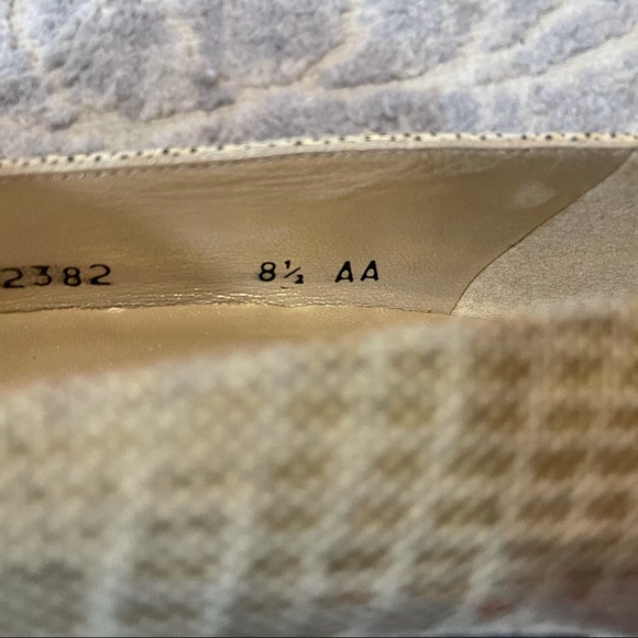 New STUART WEITZMAN Tan Patent Leather Pumps - Picture 8 of 8